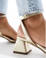 ‌Stylish Honeydew mid block heeled sandals in gold