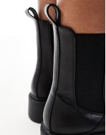 Amy chunky chelsea boots in black