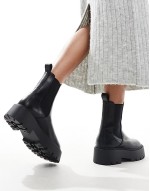 Amy chunky chelsea boots in black