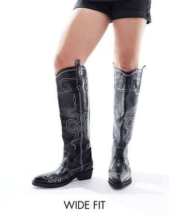 Serpentine western boot with embroidery in black
