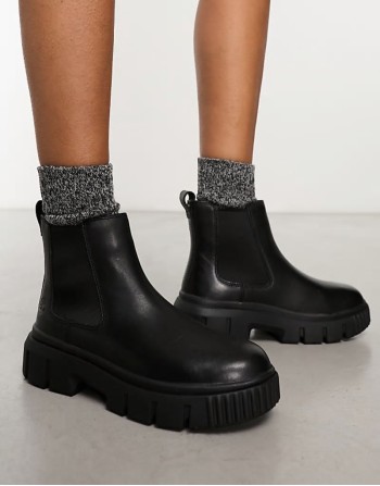 greyfield chelsea boots in black full grain leather