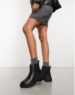 greyfield chelsea boots in black full grain leather