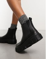 greyfield chelsea boots in black full grain leather