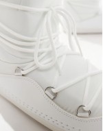 snow boots in white