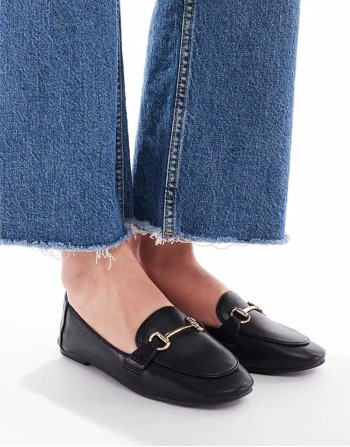 Nori buckle detail loafer in black