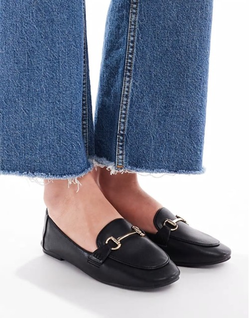 Nori buckle detail loafer in black